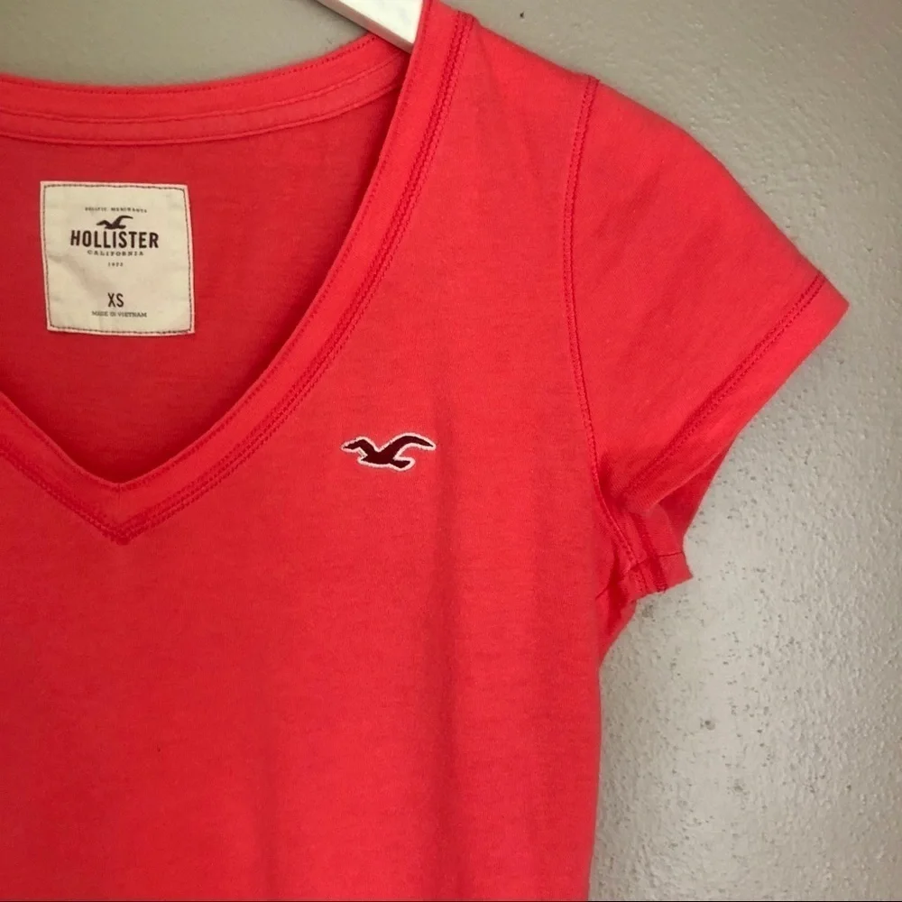 [HCO] Classic V-Neck Top